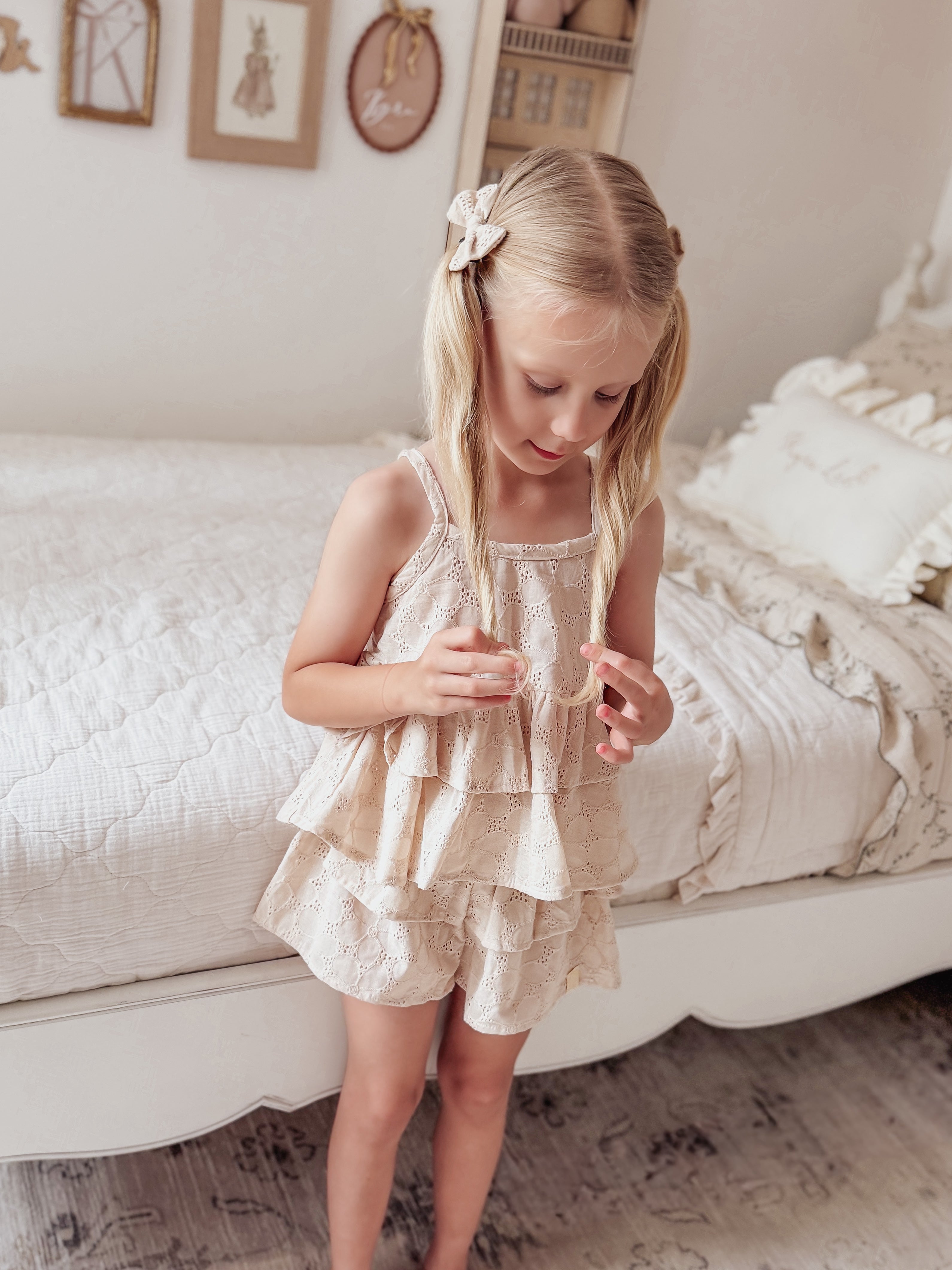 Kendall Shorts - Beige Broderie