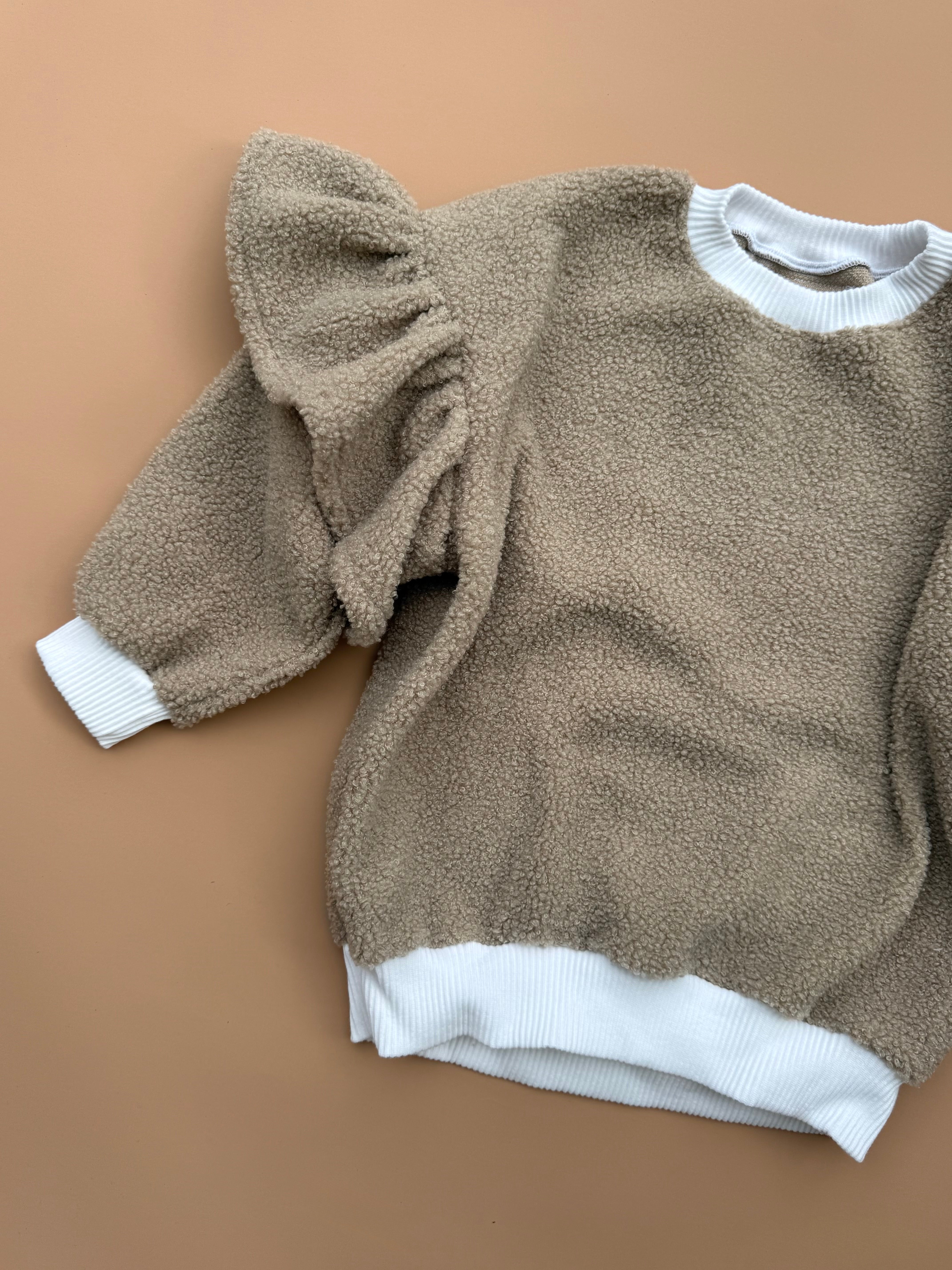 Oversized Frillie Pullover - Latte Teddy