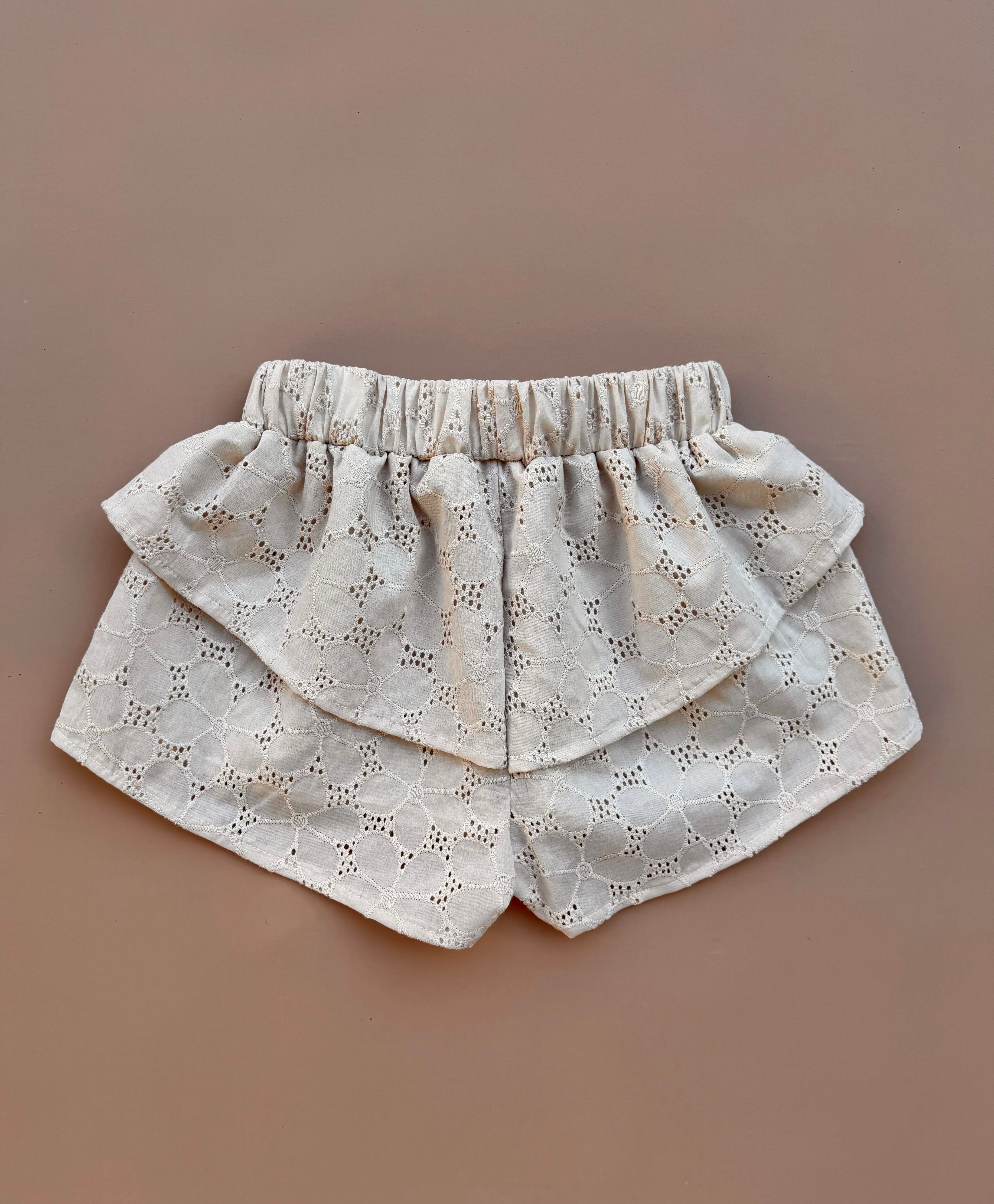 Kendall Shorts - Beige Broderie
