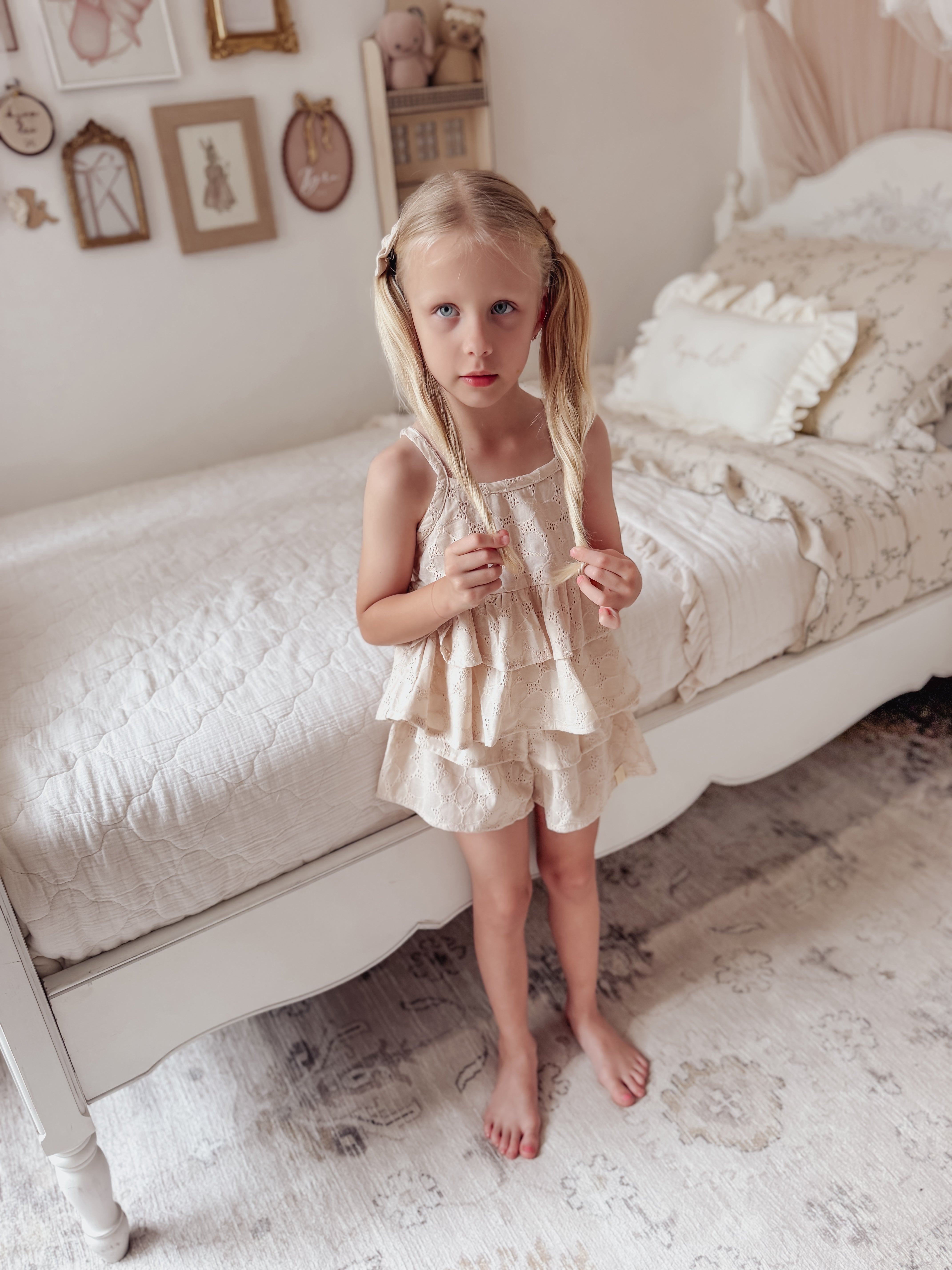 Kendall Shorts - Beige Broderie