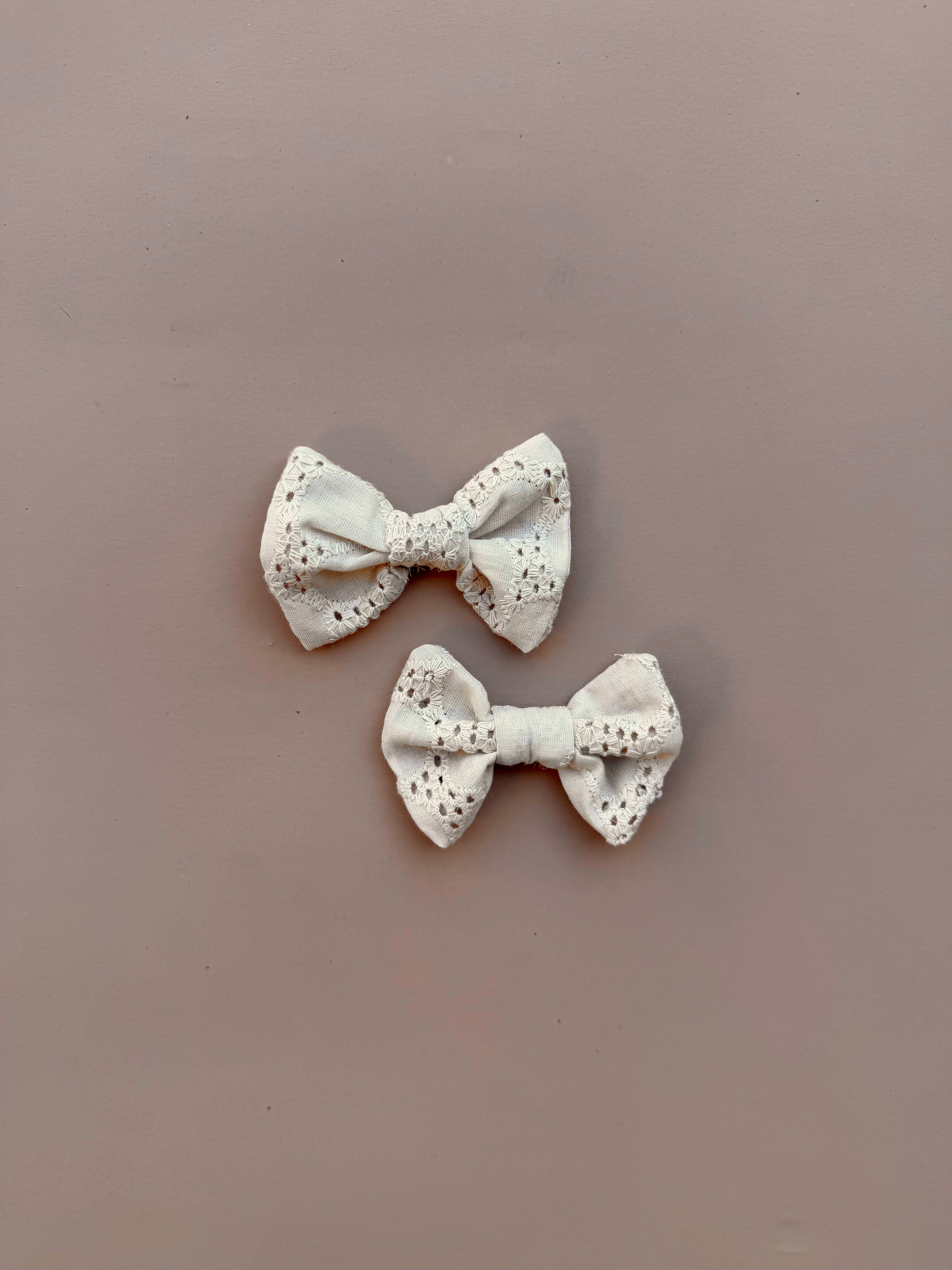 Bow Clip Set - Beige Broderie